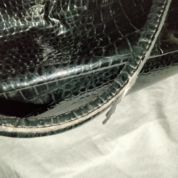 Guess medium pleather purse - Picture 6 of 7